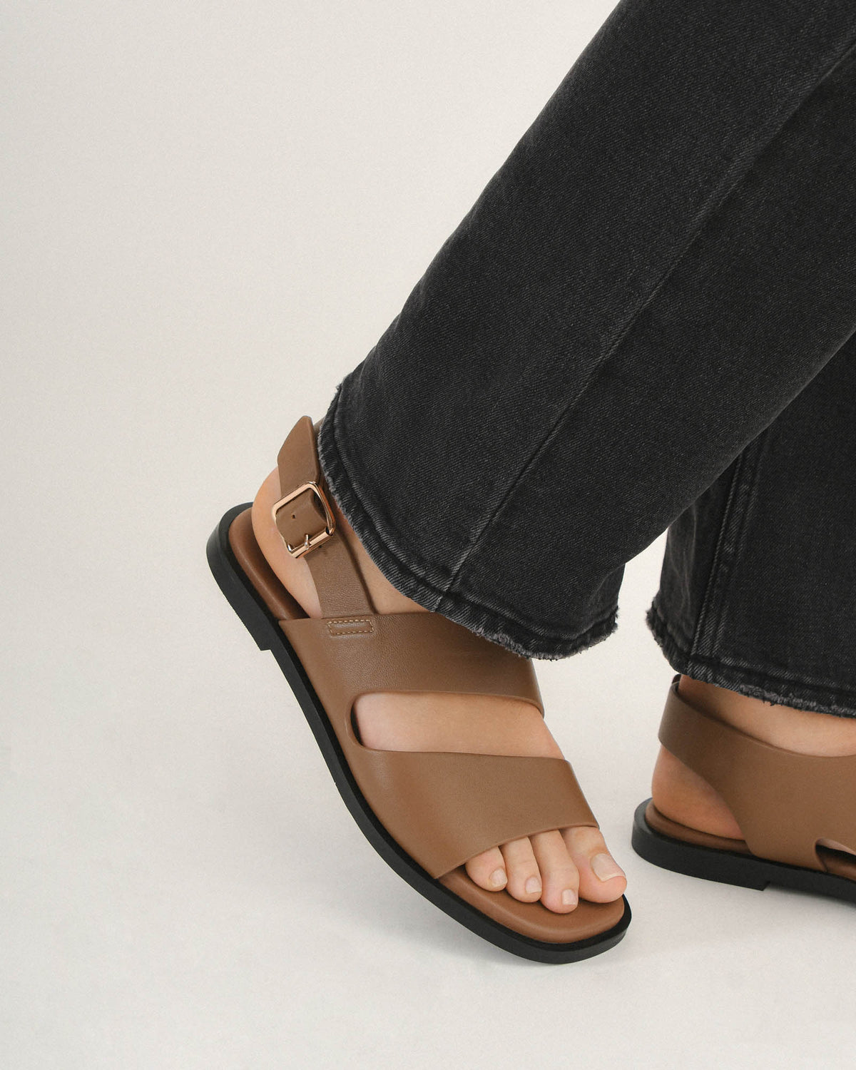 SADIE FLAT SANDALS CARAMEL LEATHER