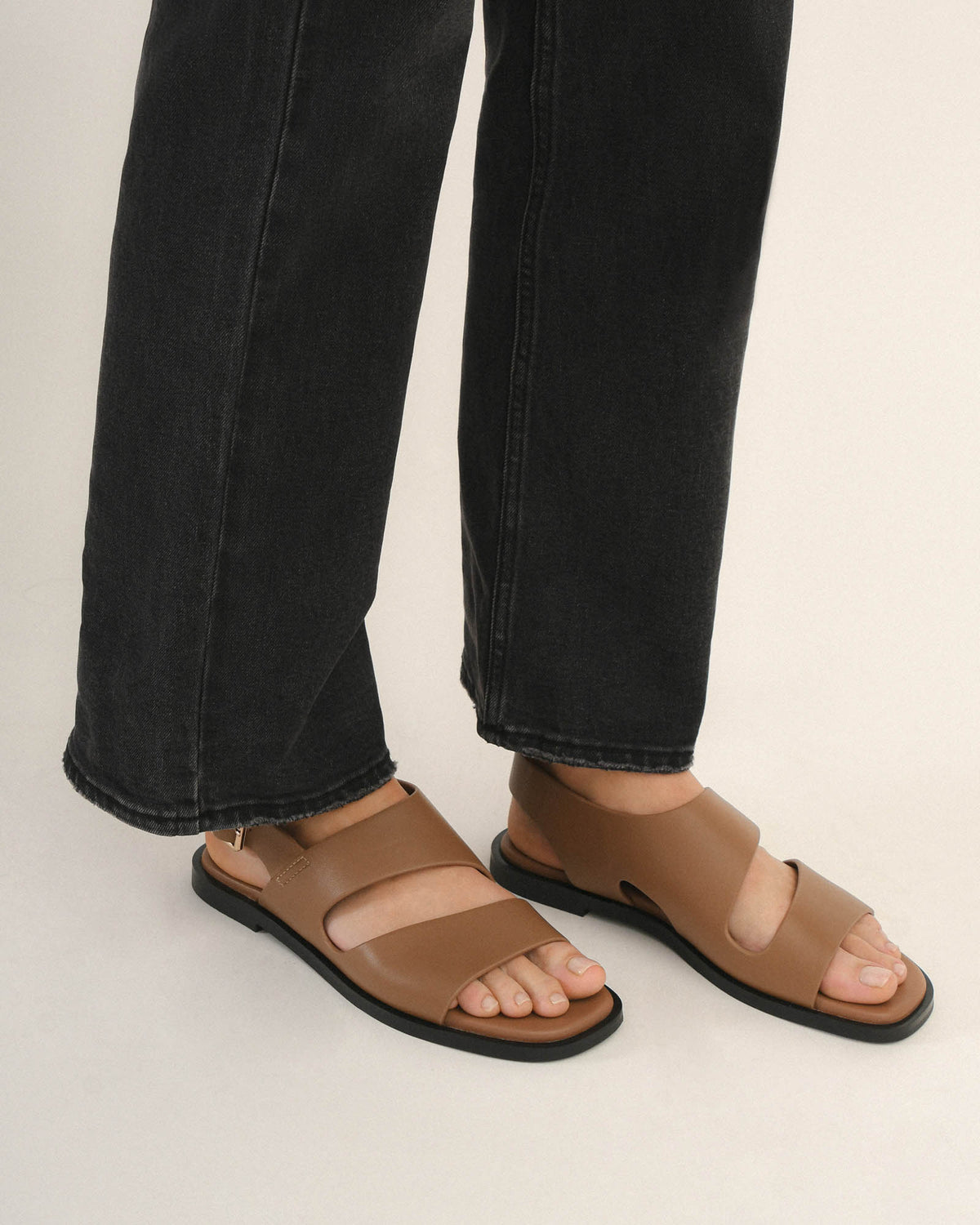 SADIE FLAT SANDALS CARAMEL LEATHER