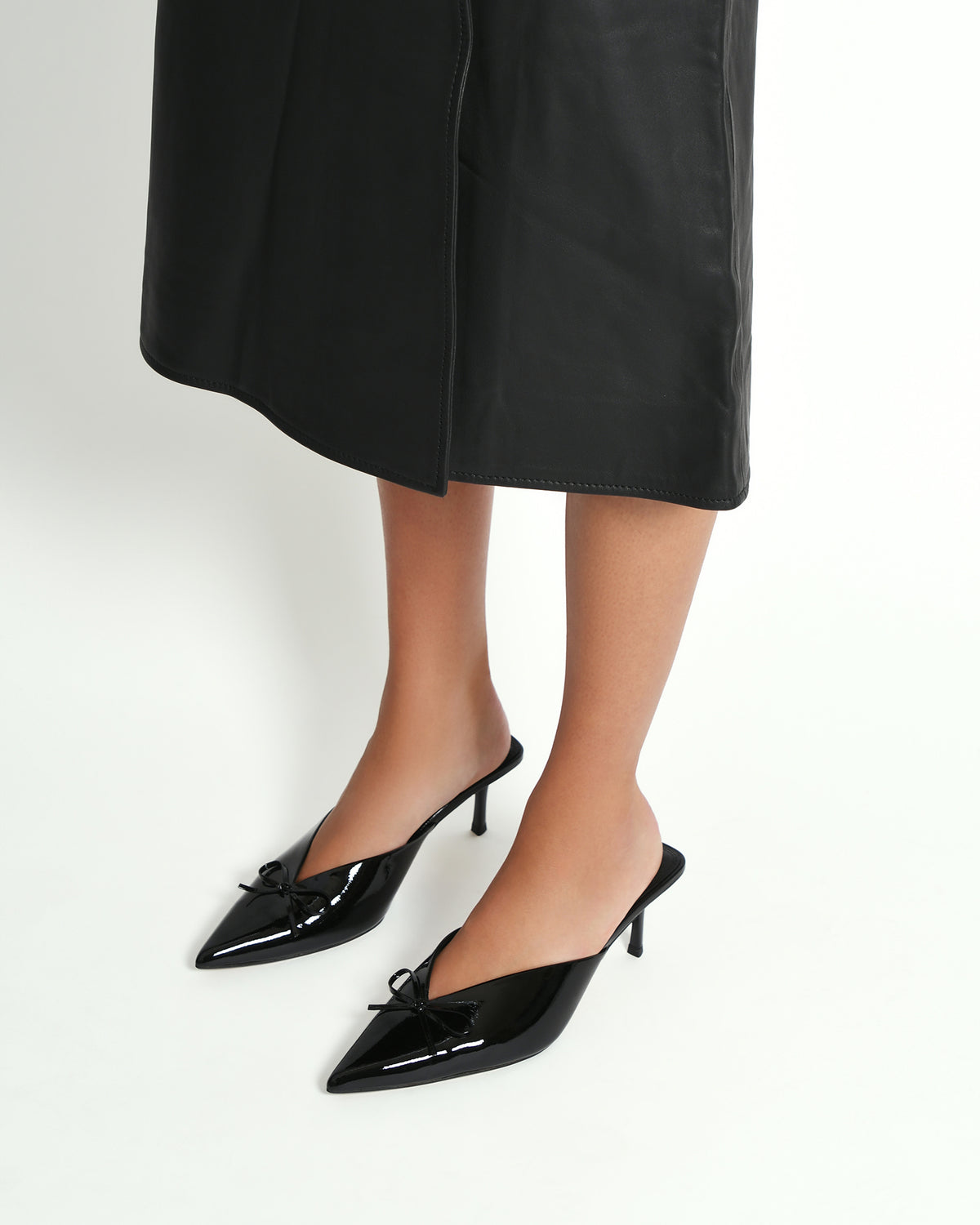 BETSY MID HEELS BLACK CRINKLE PATENT