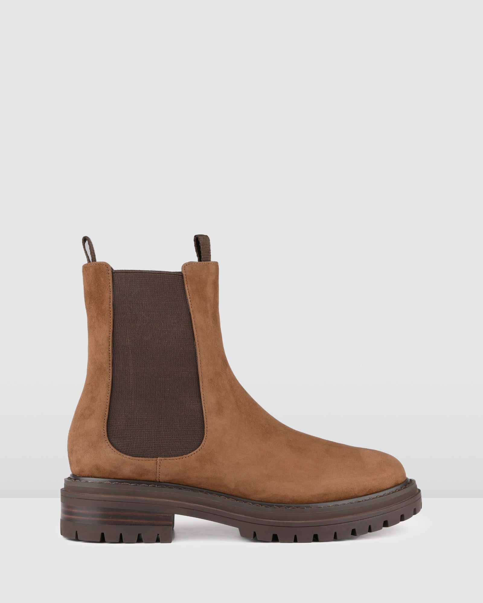 Flat tan best sale chelsea boots womens